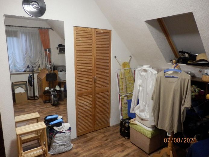 Einfamilienhaus mit Pool & Saunahaus und viel Privatsphäre – Ankleide m. begehbaren Schrank