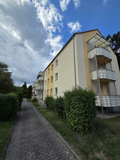 Amplio apartamento de 4 habitaciones en una zona tranquila – Hausansicht