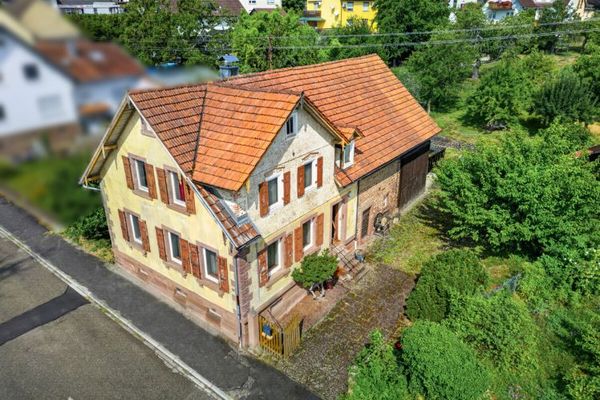 Charmantes Bauernhaus mit schönem Garten