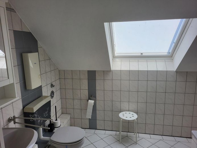 2 Zimmer Whg. mit Balkon in guter Lage von Würselen – Bad