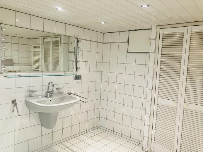 Рядный дом в Köln-Mauenheim – Bad 