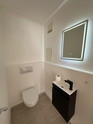 Appartement lumineux de 3 pièces dans un emplacement central – première occupation après rénovation – Photo 15