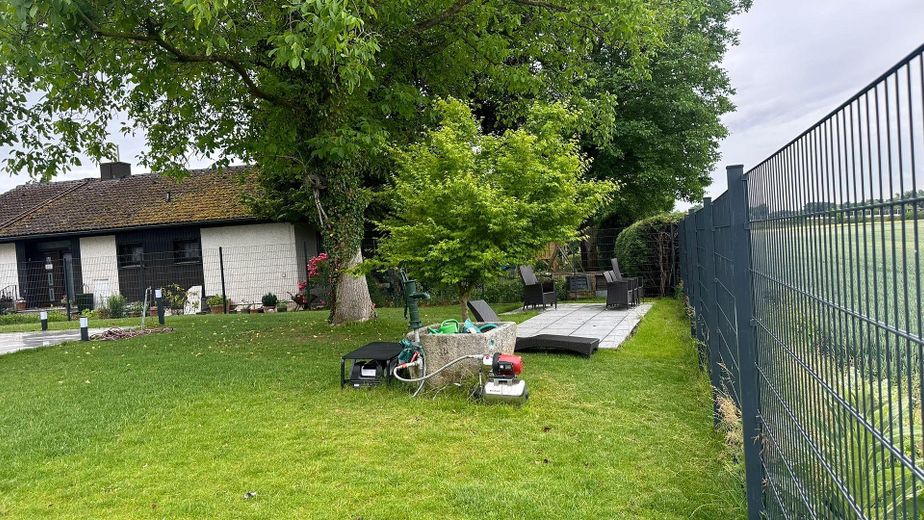 Moderna casa unifamiliare indipendente nel verde – weiterer Sitzbereich