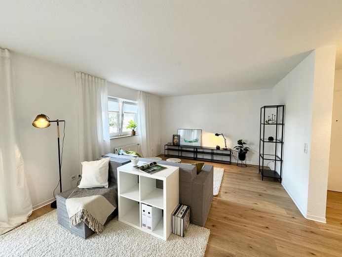 Top-Rendite im Dreiländereck: Attraktive Kapitalanlage mit 5,1 % Bruttomietrendite! – Wohnzimmer 