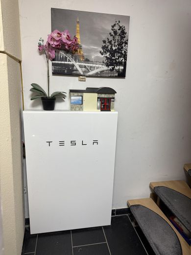 Tesla Powerwall 2 im KG