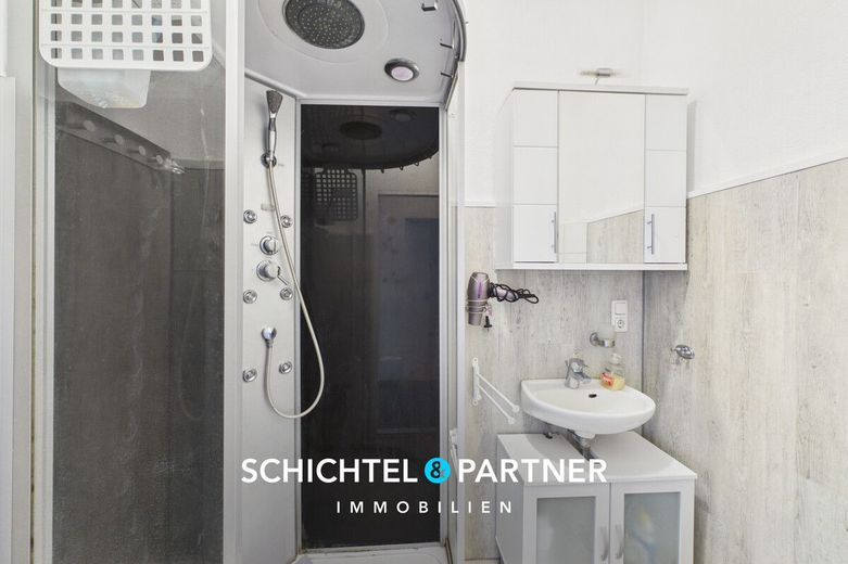 Hastedt | Attraktives Reihenmittelhaus für Investoren in zentraler Lage – S&amp;P | Duschbad