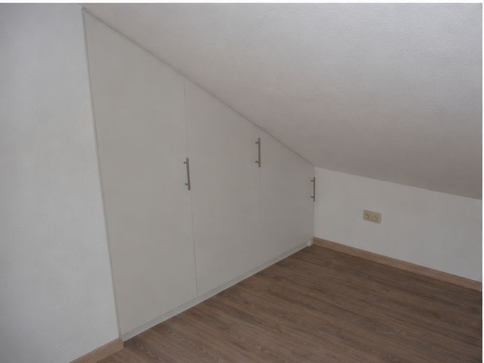 Provisionsfrei von privat: Modernisiertes Reihenhaus mit Garage in Hagen-Ems – Dachgeschoß Einbauschrank
