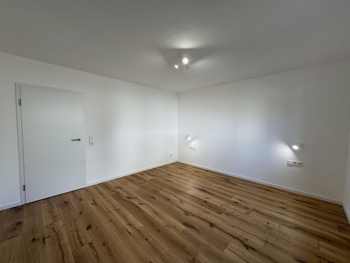 Kernsanierte 3-Zimmer-Wohnung am Bodensee, Balkon, Provisionsfrei – Schlafzimmer