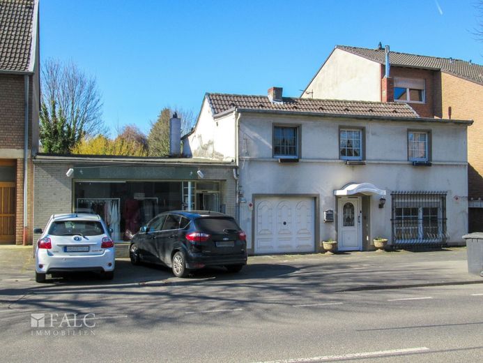 Riesengrundstück - Riesenpotential ! – Strassenansicht