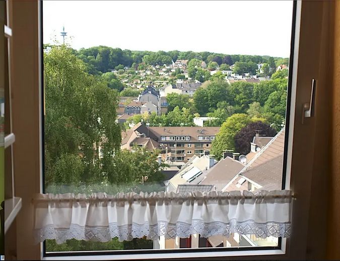 Apartment mit Aussicht chic möbliert 35qm Elberfeld Nähe Rathaus, St. Josef, Bayer + Nordbahntrasse – Ausblick Küche