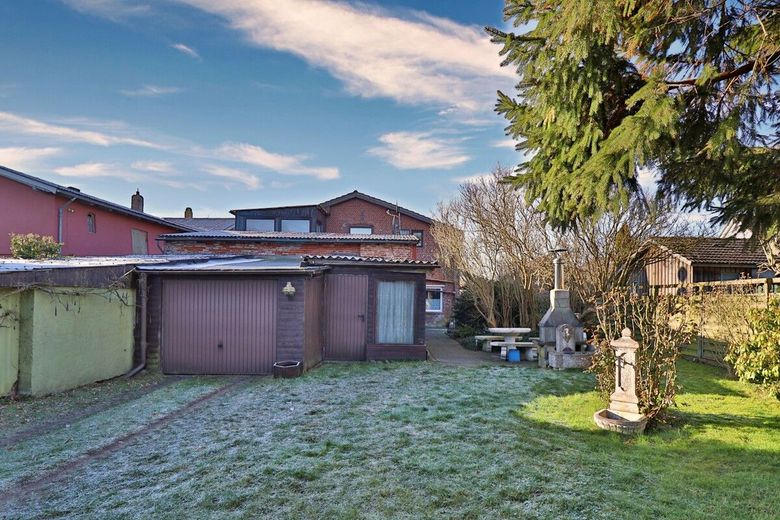 EFH mit ELW und voll ausgestatteter Oldtimer-Werkstatt - Wohnen &amp; Leidenschaft unter einem Dach – Garten