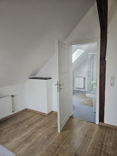 Großzügiges Haus in Alleinlage mit großem Garten – Badezimmer 2 OG