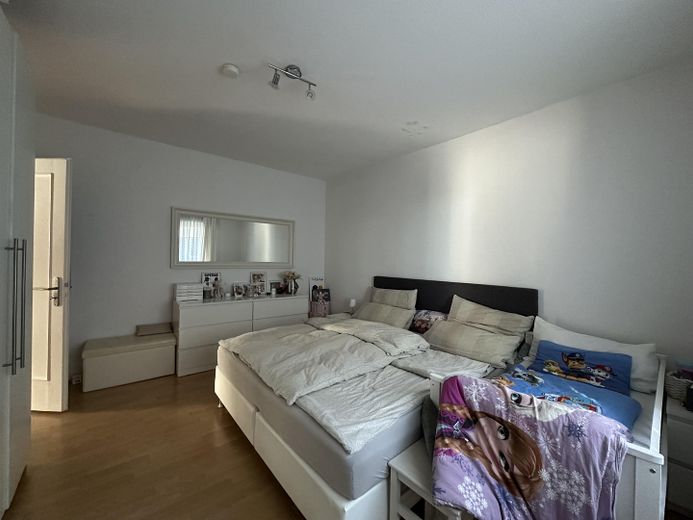 IN POSIZIONE CENTRALE! Appartamento al piano terra, unità immobiliare in condominio ristrutturato – Elternzimmer