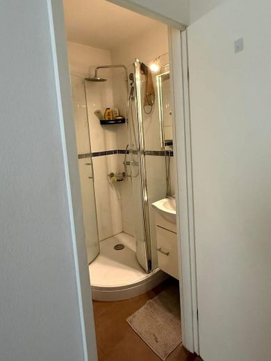 Vollmöblierte 2-Zimmer Wohnung am Rhein (Deutze Brücke) – Bad