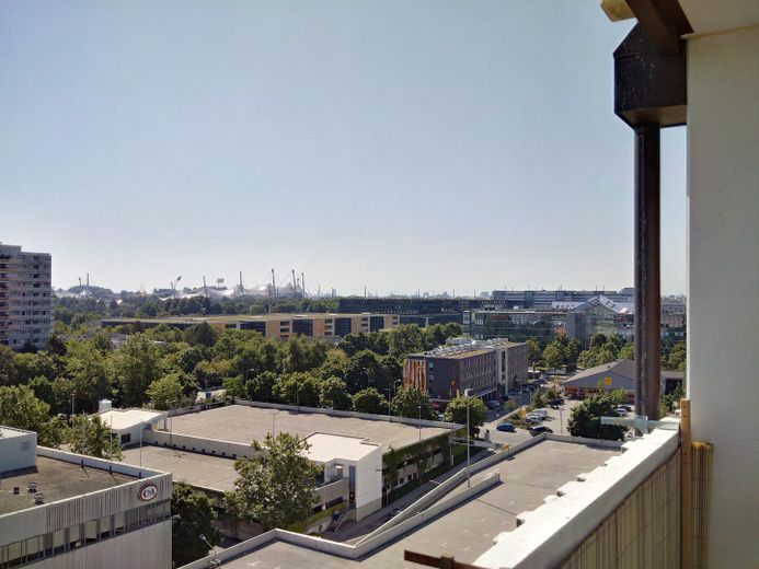 Freies, möbliertes Apartment, Loggia, U-Bahn, München- und Alpenblick, von privat – Ausblick München Alpen