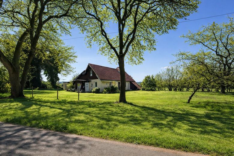 Natur pur in absoluter Alleinlage - 1.002 m² Grundstück mit Bestandsgebäude in Schifftdorf-Bramel – Haus von der Straße