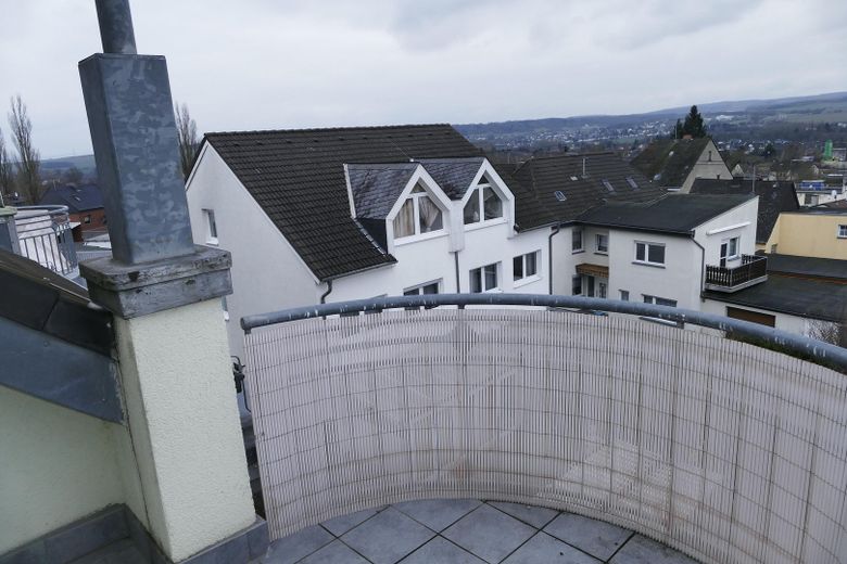 Dachgeschosswohnung mit Weitblick – Balkon