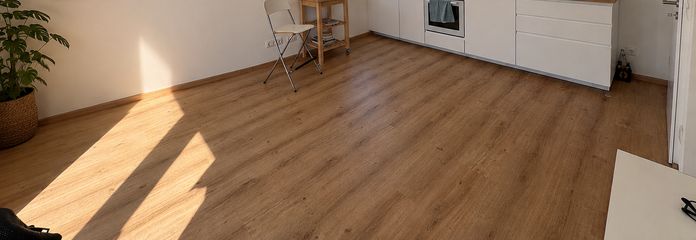 Luminoso appartamento moderno di 2,5 locali con balcone e finiture di pregio – Küche