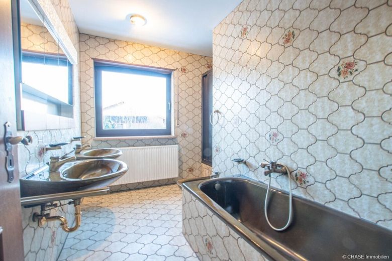 Hochwertiges Architekten-Ein-/Zweifamilienhaus mit Garten und Garagen - TOP-Wohnen in Rollshausen! – Badezimmer Erdgeschoss