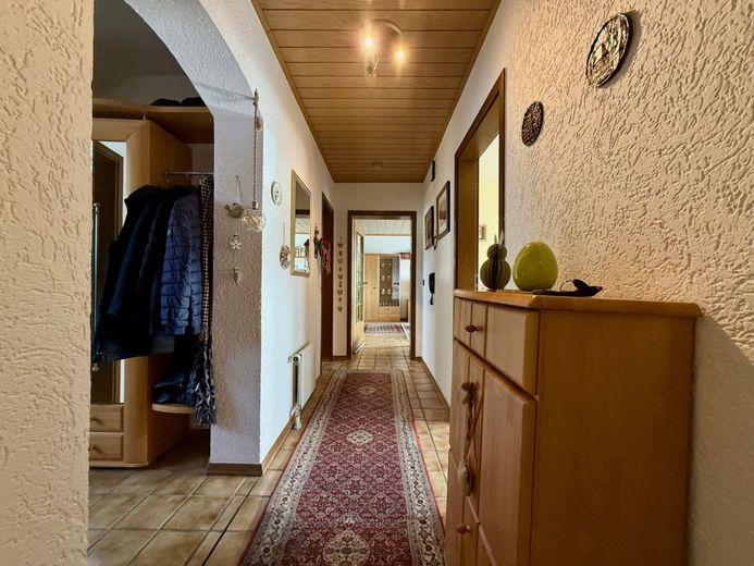 Menden: Vermietete Eigentumswohnung mit Balkon und Stellplatz - Optimal für Kapitalanleger! – Diele