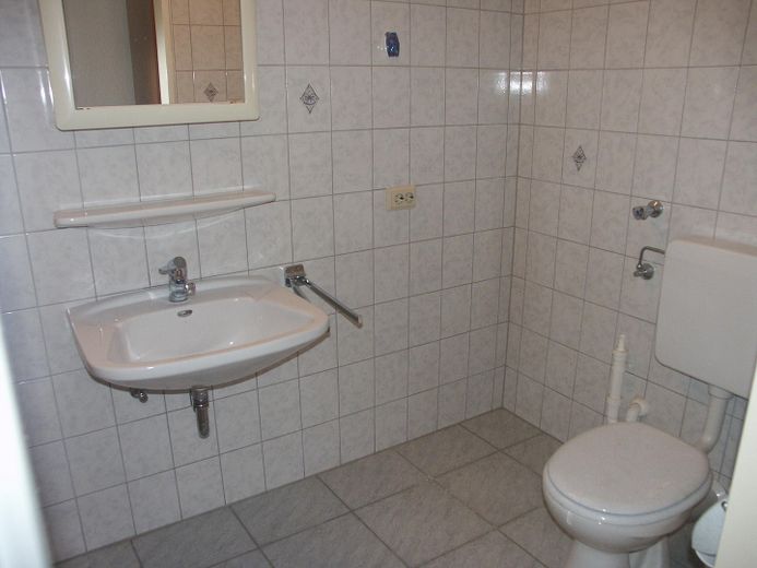 2-Zimmer Wohnung in Duisburg-Grossenbaum – Badezimmer