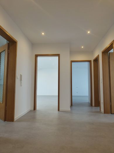 ruhige 4-Zi-Whg (ca. 95qm) mit Terrasse und Garage – Flur