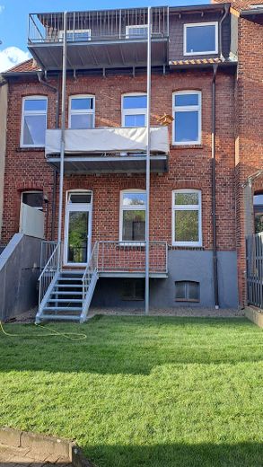 Lüneburg 2,5 Zimmer Wohnung mit eigenem Garten, zu Fuß in nur 5 Min zum Marktplatz. – Garten 1