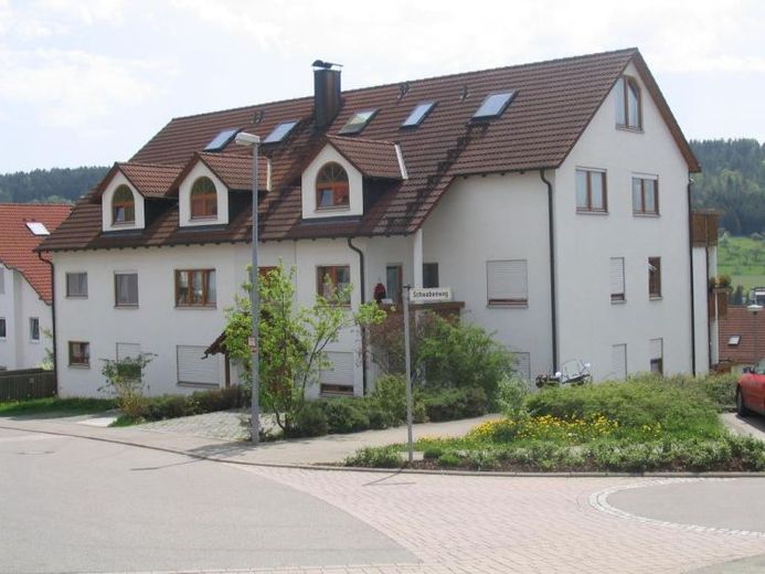 Bellissimo appartamento mansardato di 3,5 locali con balcone e splendida vista – Photo 1