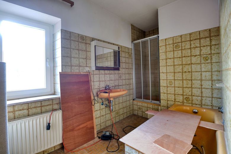 Ehemaliges Gasthaus mit 3 Einzelzimmer &amp; 5 potentiellen Wohnungen | inkl. Gaststätte und Parkplätze – Bad_1.OG