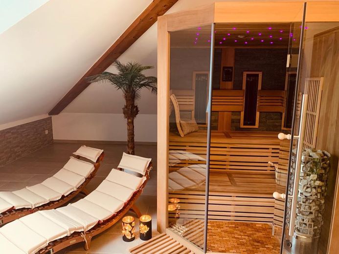 Viel Platz, wenig Energiekosten – Neuwertige Stadtvilla auf 367 qm  A+ – Sauna 2.OG