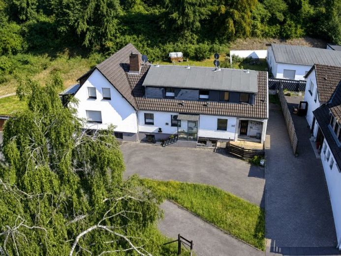 Einzigartiges Immobilienensemble im Herzen von Solingen – 5 Garagen und ein Traumgrundstück – Foto 1