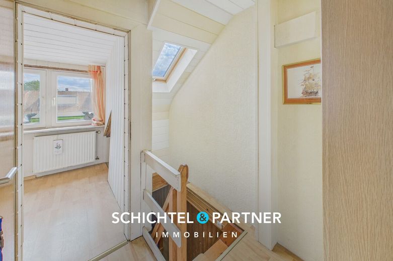 Oslebshausen | Renovierungsbedürftiges Reihenhaus mit Garten- und Hoffläche – S&amp;P | Flur