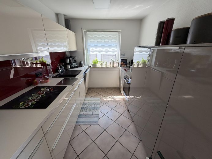 Bestlage am Budenheimer Wald / Helle 3-Zimmer Wohnung mit Balkon und Garage – Küche