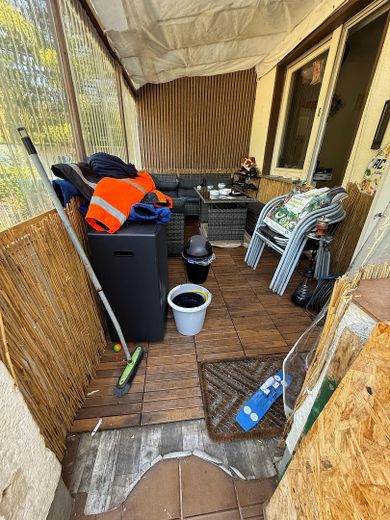 3-Zimmer-Wohnung mit großzügigem Privatgarten und Terrasse – Terrasse