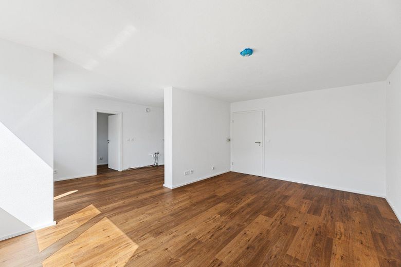 Tolle und gemütliche 3,5-Zimmer-Wohnung im beliebten D-Programm-Viertel von Amberg – Wohnzimmer