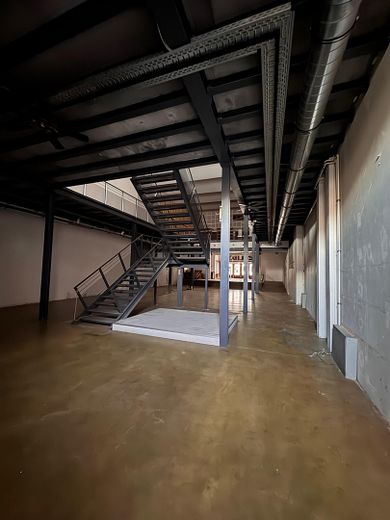 Blick von hinten L zum Eingang