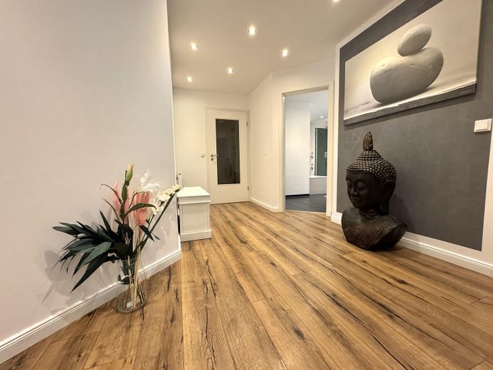 Wohnen am Stadtpark: Moderne 3-Zimmer-Wohnung mit Balkon – Flur