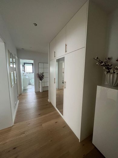 Attraktive 3 Zimmer-Wohnung in Göppingen-Haier. Hochwertig saniert- Garage inklusive – Flur