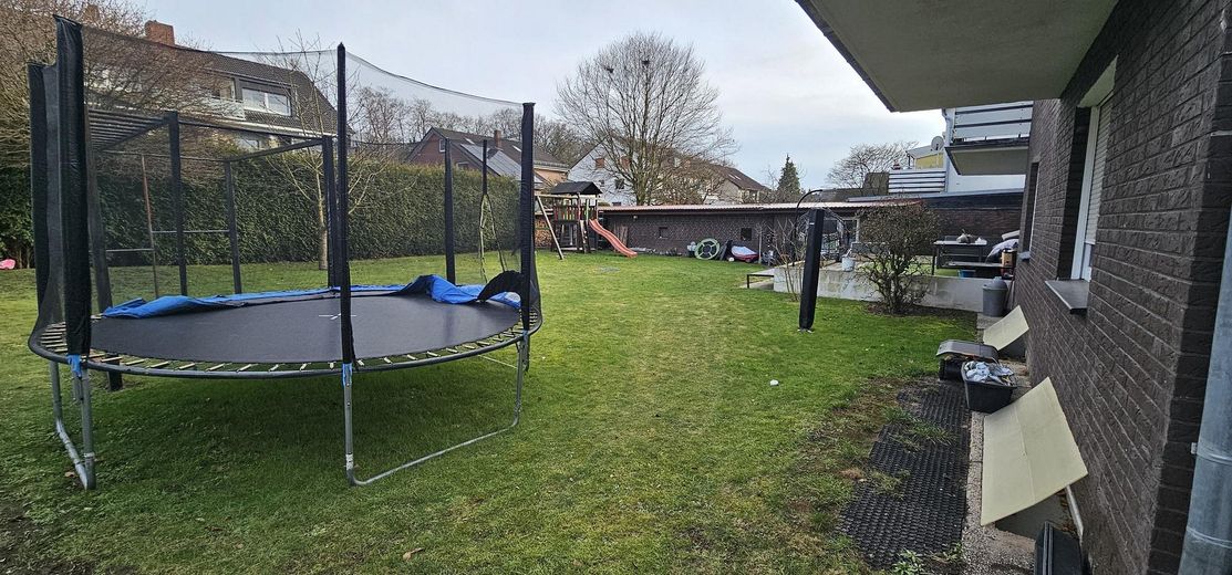 5-Zimmer-EG Wohnung mit Garten, Outdoor-Küche, Doppel Garage & Stellplatz – Wohnen wie im Haus – Garten