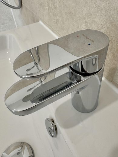 Erstbezug nach Sanierung – Moderne 2-Zimmer-Wohnung nahe Kurfürstendamm – Detail Armatur