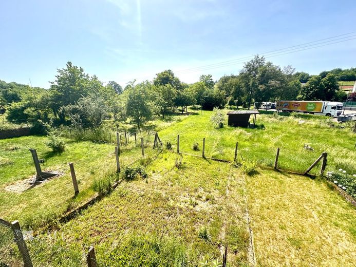 Preiswertes Familienhaus plus Baugrundstück! – Garten