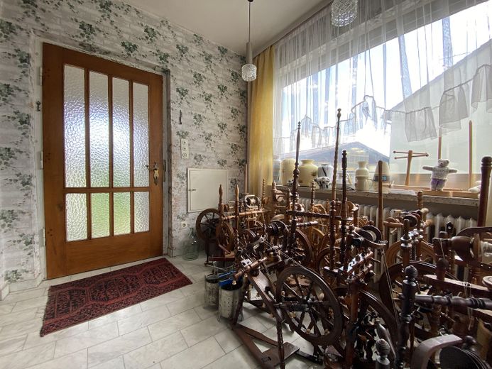 Zweifamilienhaus mit zwei Garagen auf 899qm Grundstück – Foto 9