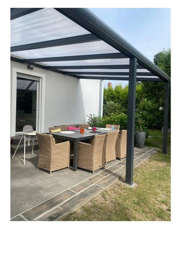 Przytulny dom jednorodzinny / dom z dużym basenem i śródziemnomorskim ogrodem od osoby prywatnej – Terrasse