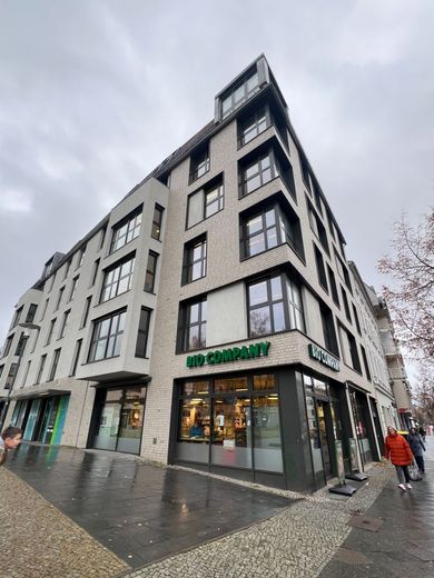 Helle, moderne Büroflächen in Berlin-Weißensee - vom Einzeltisch bis zur eigenen Etage – Bürogebäude