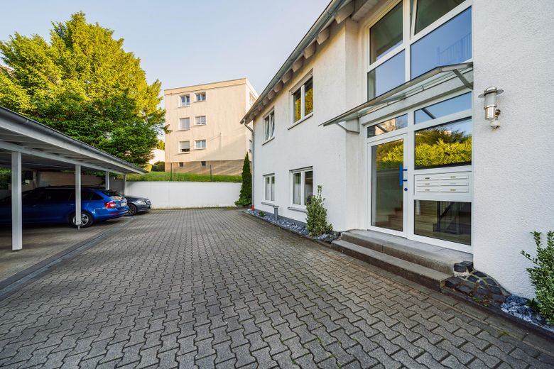 Carports und Zugang