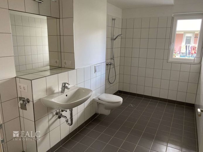 Moderne Erdgeschosswohnung im Solarpark Diamant, Barrierefrei, vermietet, mit Terrasse zu verkaufen! – Badezimmer