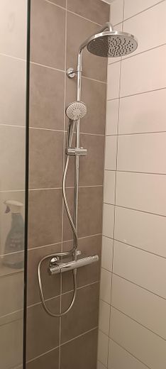 Moderne, frisch sanierte 1-Zimmer-Wohnung mit hochwertiger Ausstattung – Regendusche