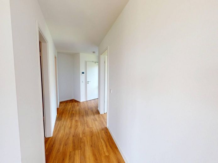 Platz & Komfort, gepaart mit modernem Design: Exklusive 3-Zimmer-Wohnung mit 2 BALKONEN, EBK und 2 Bädern – Flur