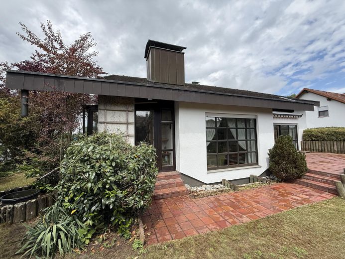 Südseite mit großer Terrasse