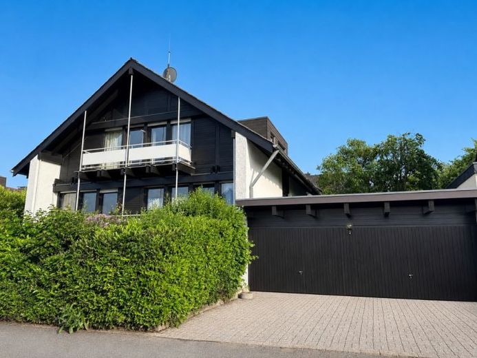 piduch* Großzügiges Einfamilienhaus mit Einliegerwohnung, Garten und Doppelgarage in Bestlage – Foto 1